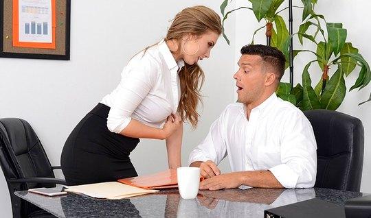 Secretary with big Tits fucked with the boss