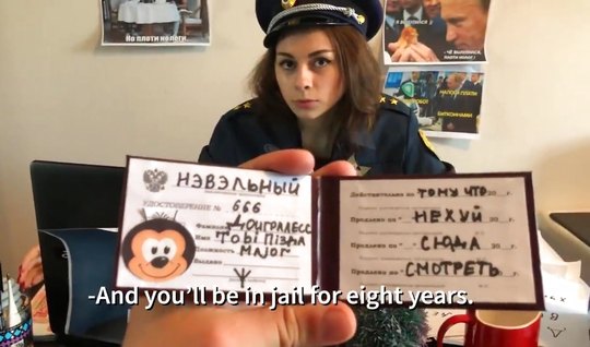 Русская порно пародия с полицейской девушкой в униформе заве...