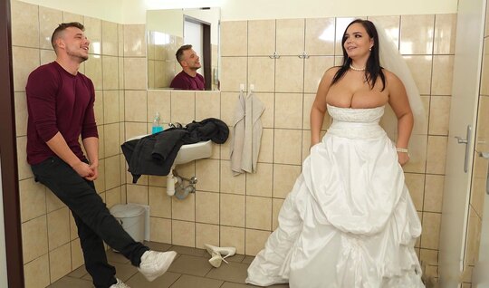 Bride with big tits cheats on the groom before the wedding...