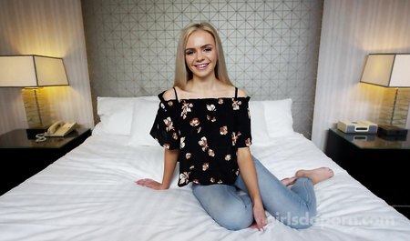 Student blonde fuck in the Studio because of money and becau...